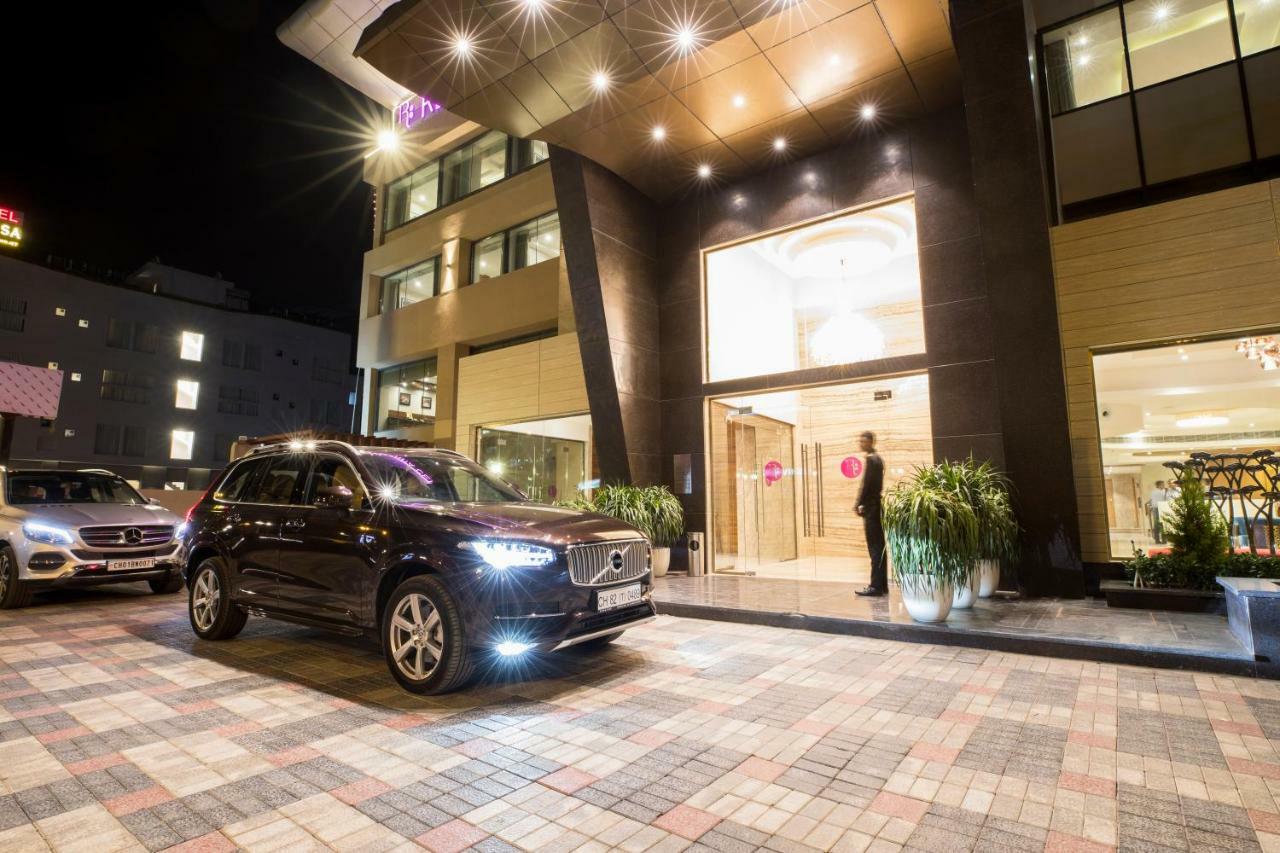 Regenta Central Cassia Zirakpur Chandigarh מראה חיצוני תמונה