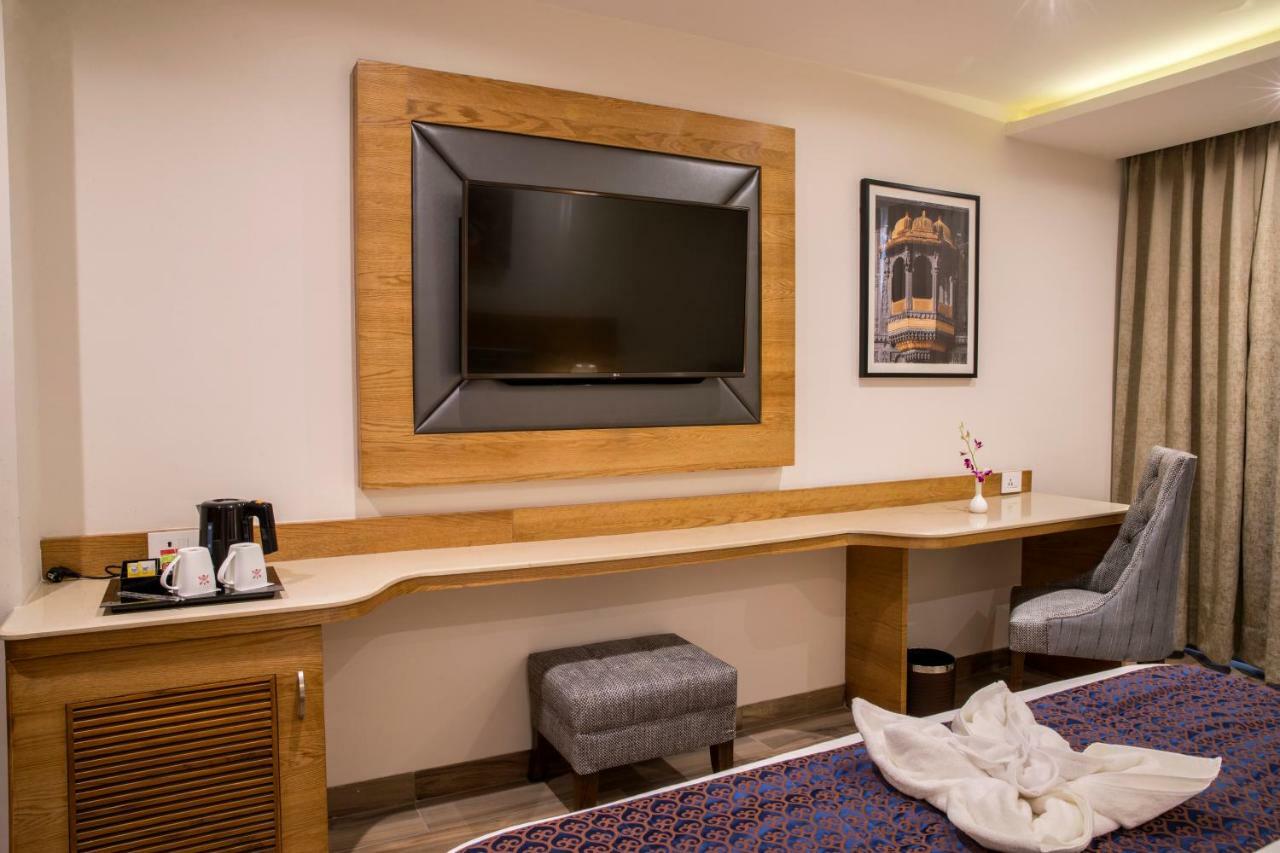 Regenta Central Cassia Zirakpur Chandigarh מראה חיצוני תמונה